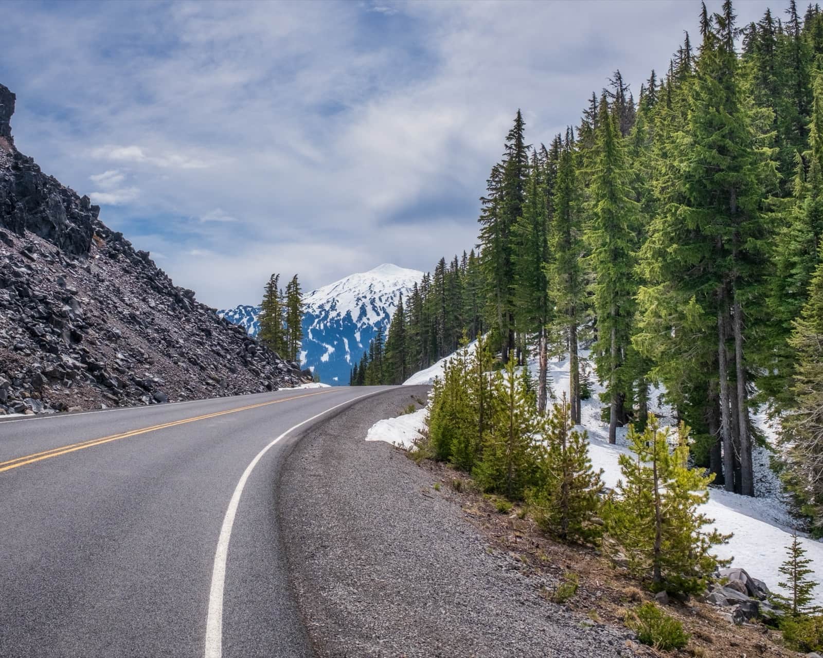 Les routes de montagne fermées l'hiver : ce qu'il faut anticiper