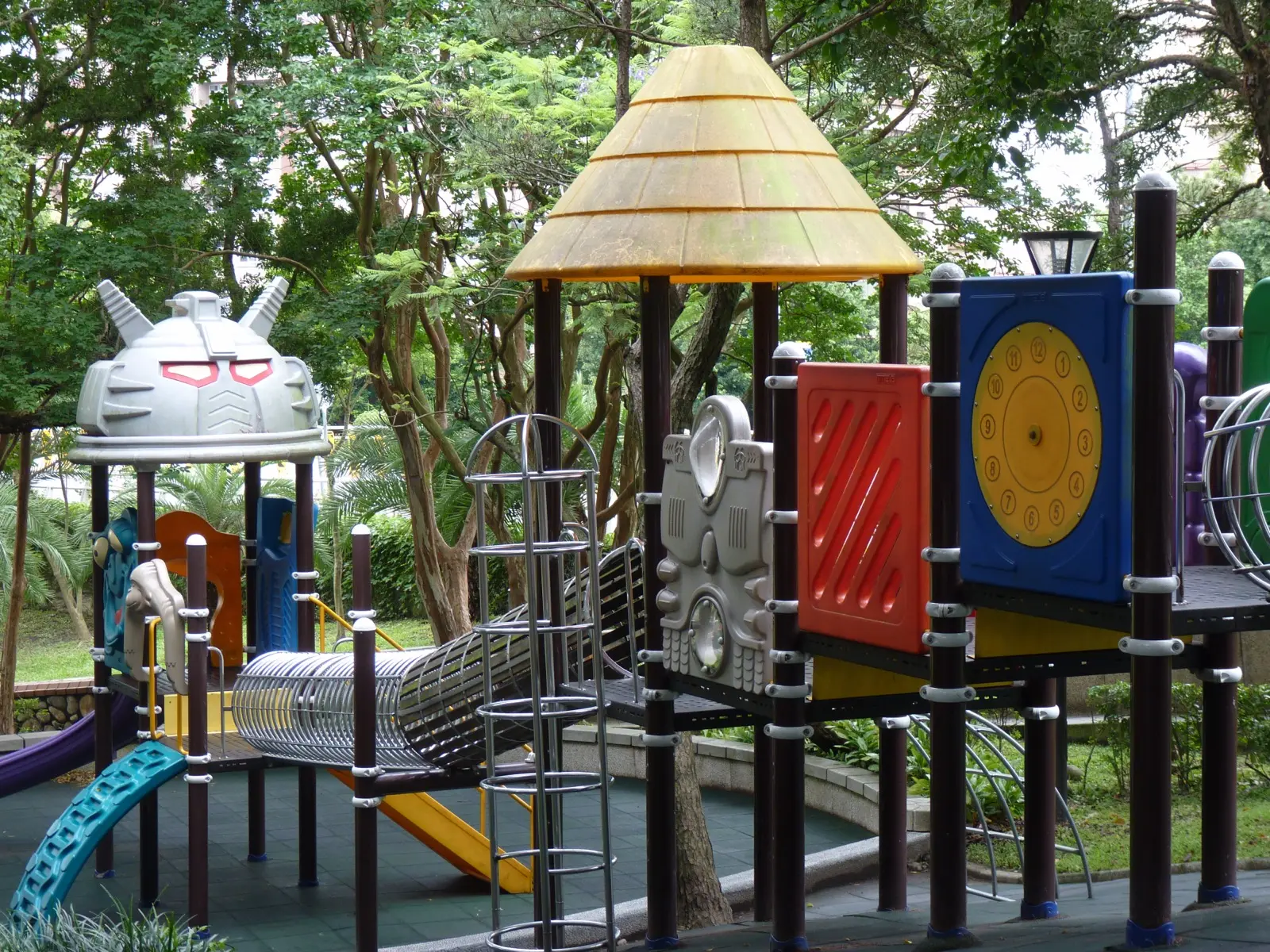 Parcs et aires de jeux adaptés aux tout-petits