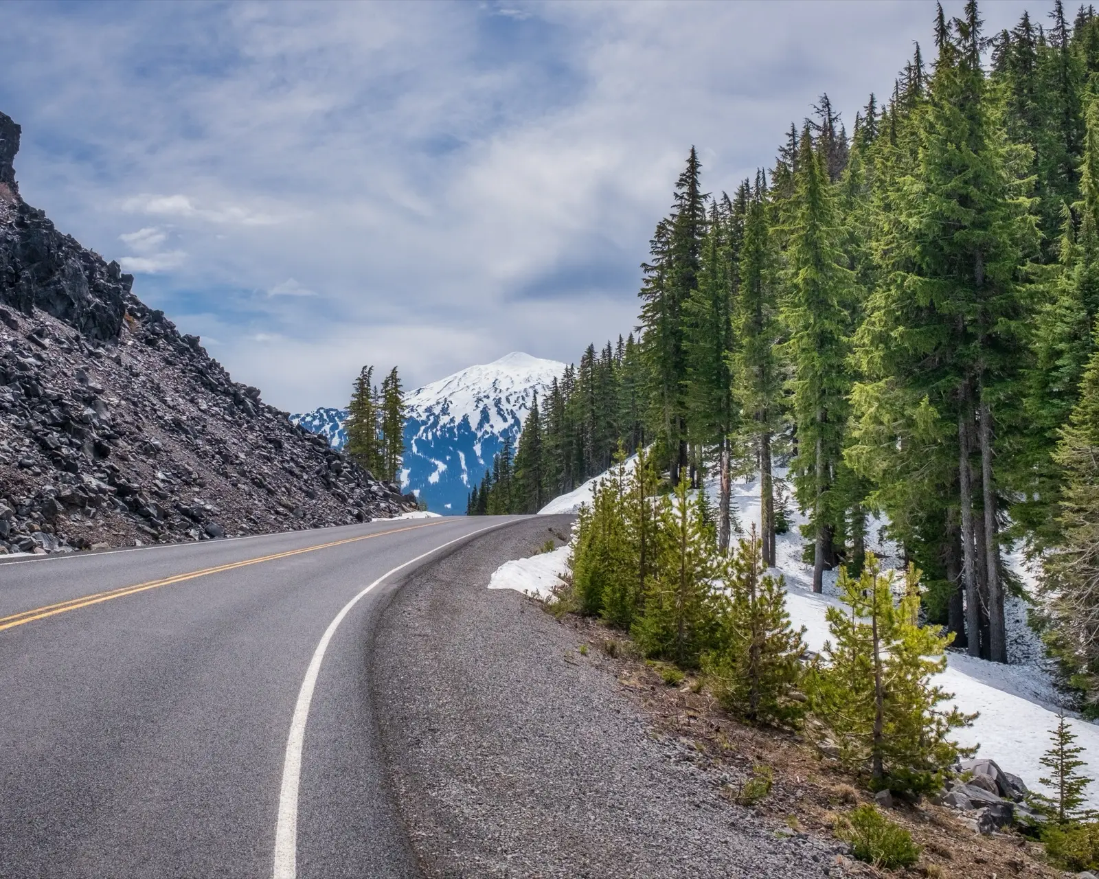 Les routes de montagne fermées l'hiver : ce qu'il faut anticiper