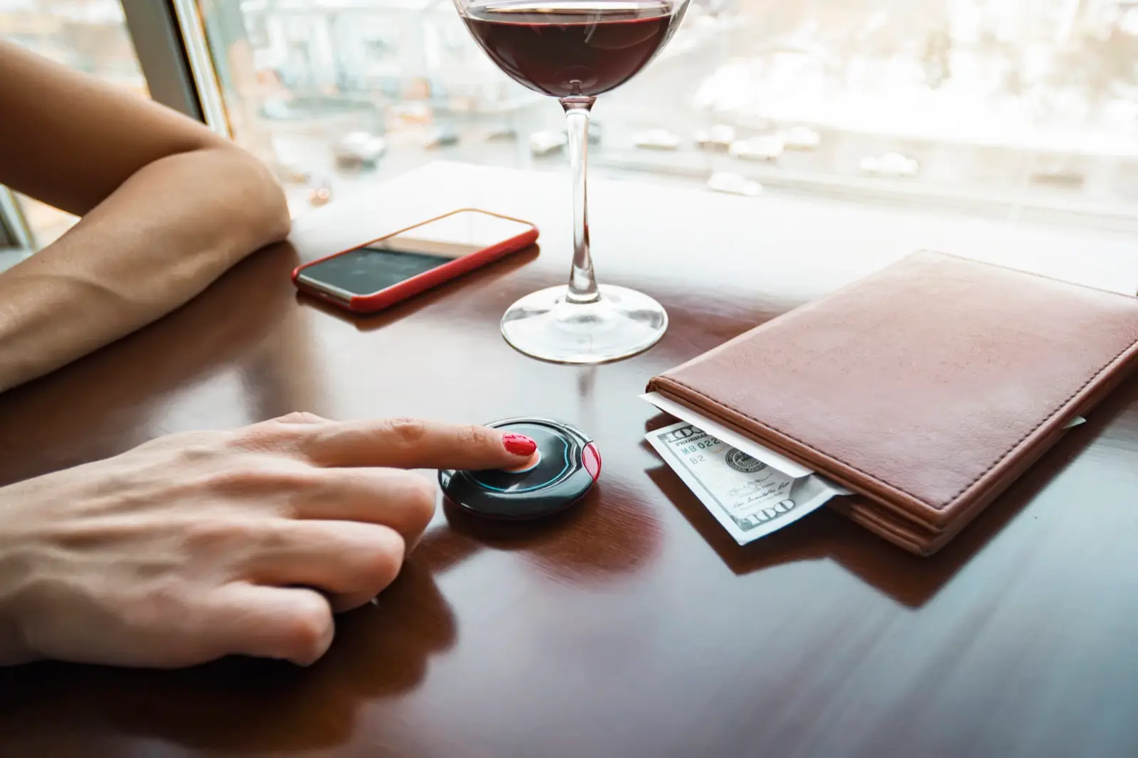 Les pourboires (tipping), la règle qui surprend le plus les Français