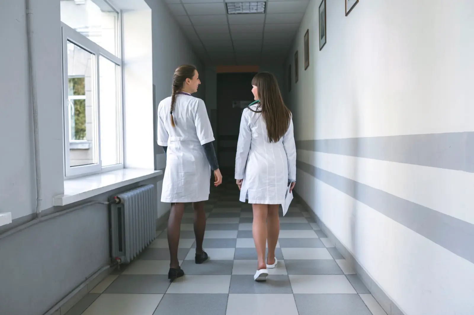 Les frais médicaux varient-ils selon l'État visité ?