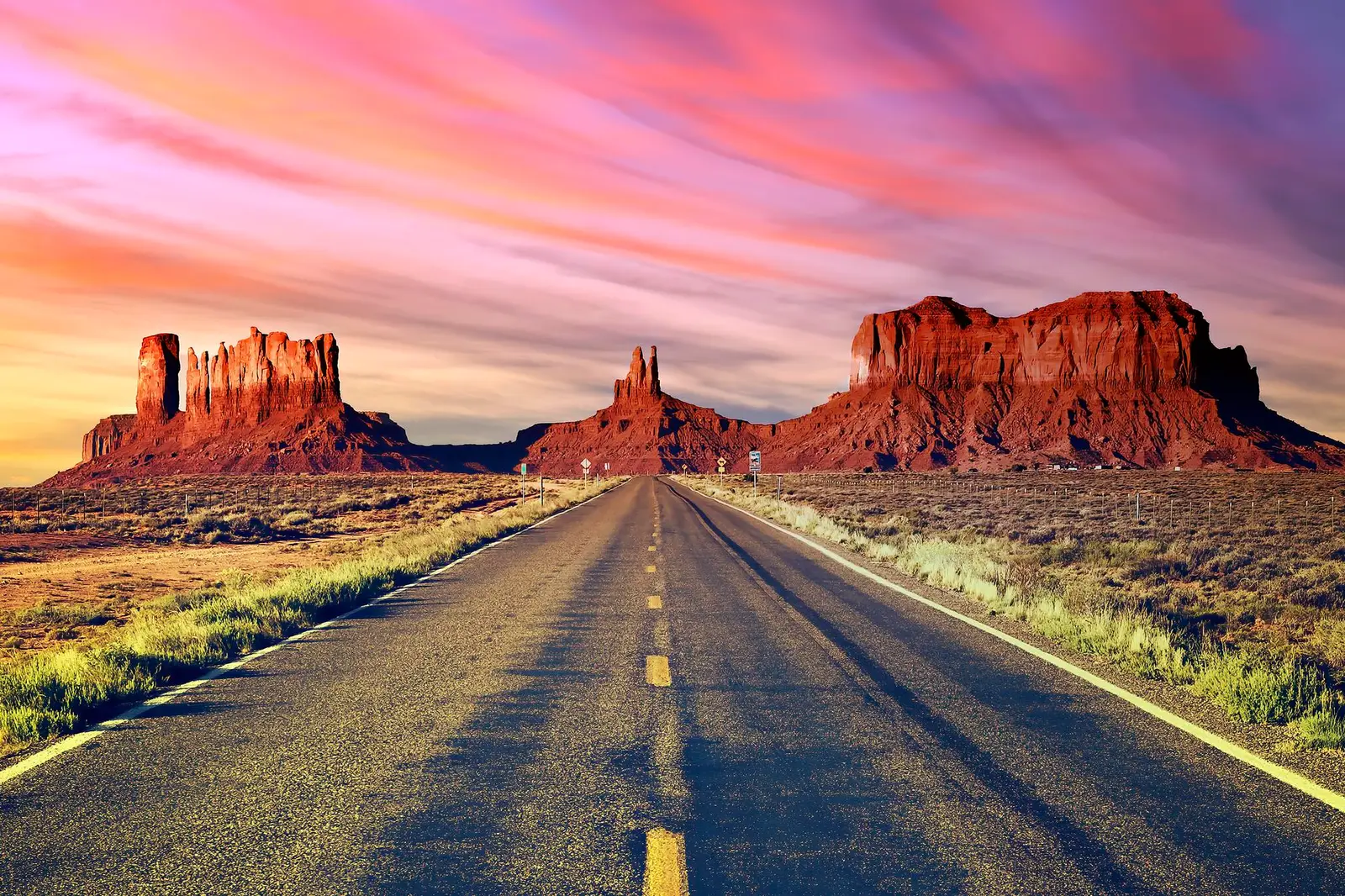 Route panoramique vers Monument Valley, dans l'Ouest américain